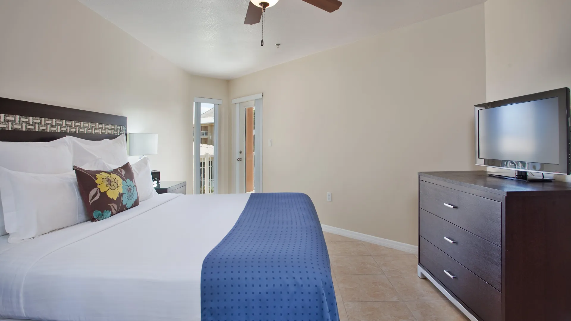 Holiday Inn Resort Grand Cayman By Ihg (Adults Only) West Bay 3*,