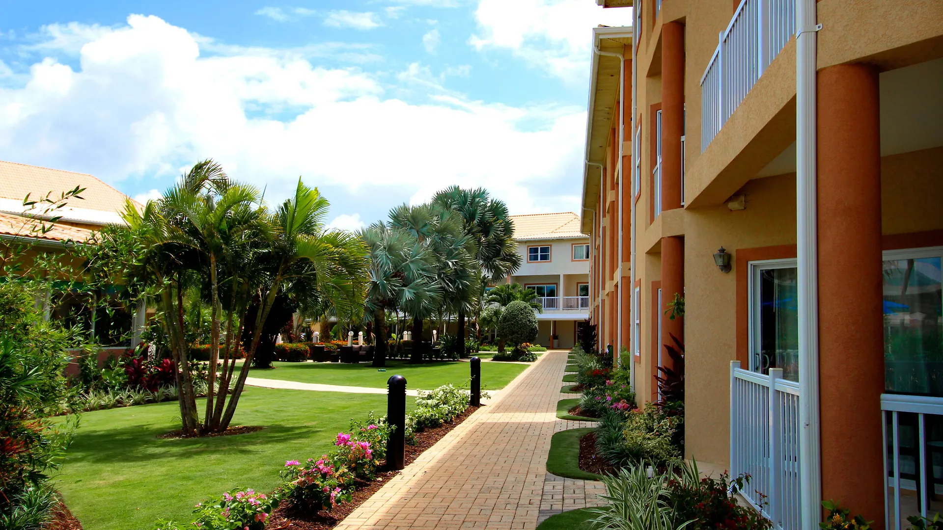 Holiday Inn Resort Grand Cayman By Ihg (Adults Only) West Bay