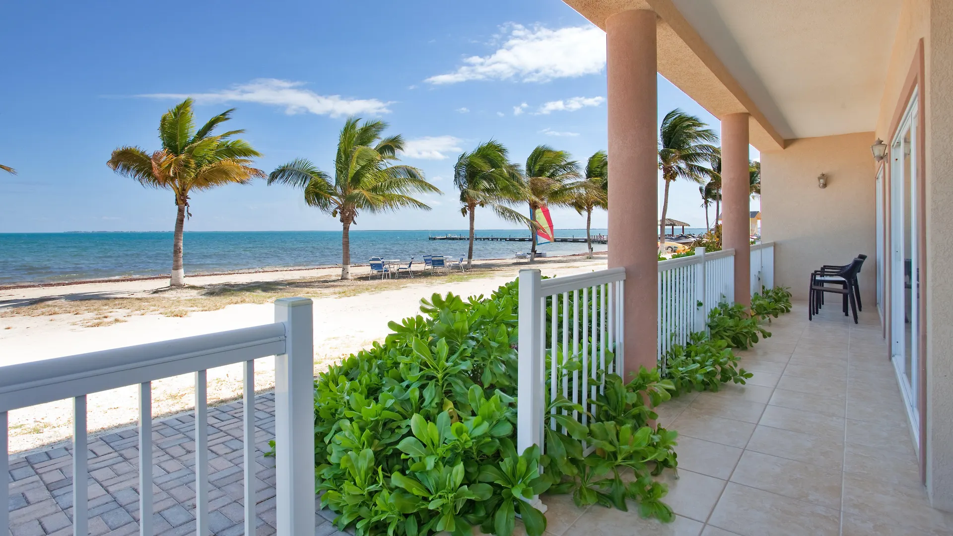 ***  Holiday Inn Resort Grand Cayman By Ihg (Adults Only) West Bay Islas Caimán