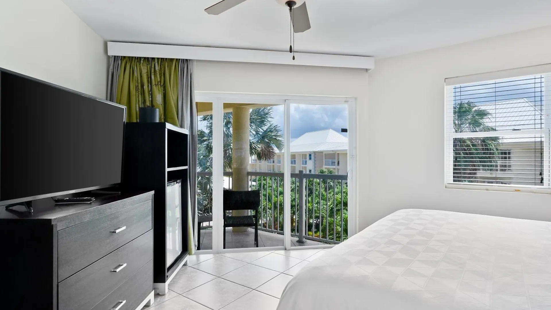 Holiday Inn Resort Grand Cayman By Ihg (Adults Only) West Bay